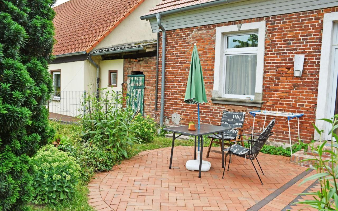 Ferienwohnungen Im Gutshaus Gnies Exterior photo